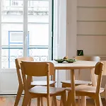 Spacious, Bright And Newly Renovated 2 Bedroom Apartment, Historical Center, Madragoa * Lisboa