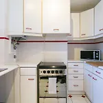 Apartamento Spacious, Bright And Newly Renovated 2 Bedroom Apartment, Historical Center, Madragoa