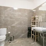Spacious, Bright And Newly Renovated 2 Bedroom Apartment, Historical Center, Madragoa Lisboa