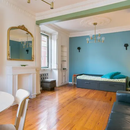 Spacious, Bright And Newly Renovated 2 Bedroom Apartment, Historical Center, Madragoa 리스본