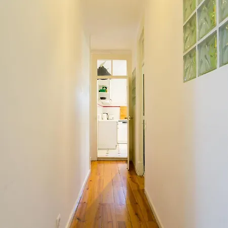 Spacious, Bright And Newly Renovated 2 Bedroom Apartment, Historical Center, Madragoa 아파트