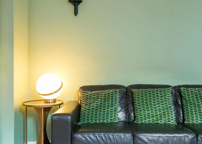 Lägenhet Spacious, Bright And Newly Renovated 2 Bedroom Apartment, Historical Center, Madragoa