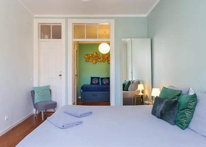 Lägenhet Spacious, Bright And Newly Renovated 2 Bedroom Apartment, Historical Center, Madragoa *