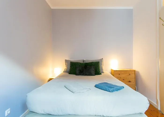 Spacious, Bright And Newly Renovated 2 Bedroom Apartment, Historical Center, Madragoa Lägenhet