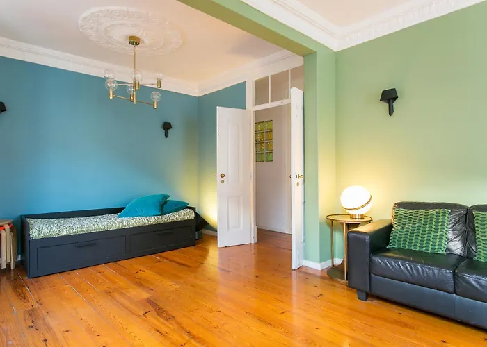 Lägenhet Spacious, Bright And Newly Renovated 2 Bedroom Apartment, Historical Center, Madragoa *