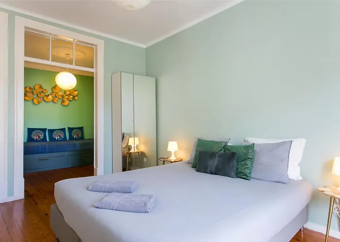 Spacious, Bright And Newly Renovated 2 Bedroom Apartment, Historical Center, Madragoa Lägenhet