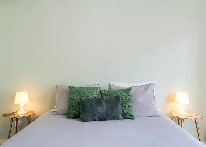 Lägenhet Spacious, Bright And Newly Renovated 2 Bedroom Apartment, Historical Center, Madragoa *