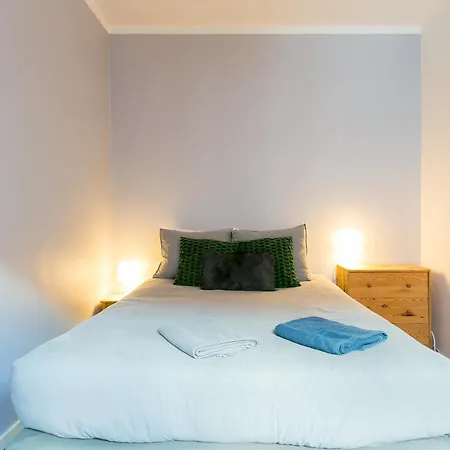 Spacious, Bright And Newly Renovated 2 Bedroom Apartment, Historical Center, Madragoa Appartement