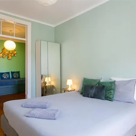 Spacious, Bright And Newly Renovated 2 Bedroom Apartment, Historical Center, Madragoa Appartement