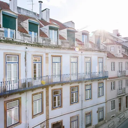 Spacious, Bright And Newly Renovated 2 Bedroom Apartment, Historical Center, Madragoa Lisboa