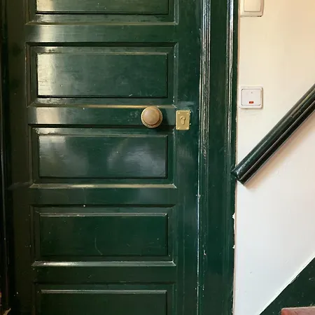 Spacious, Bright And Newly Renovated 2 Bedroom Apartment, Historical Center, Madragoa דירה ליסבון
