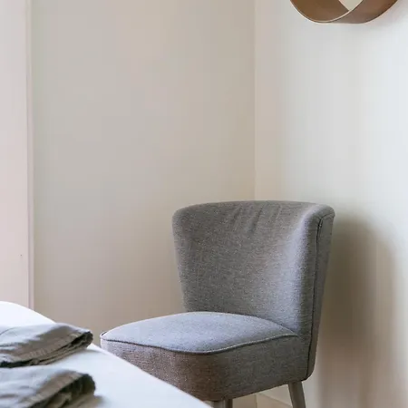 Spacious, Bright And Newly Renovated 2 Bedroom Apartment, Historical Center, Madragoa דירה ליסבון
