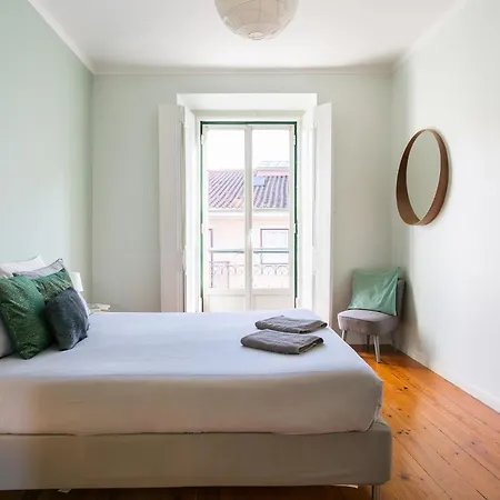 דירה Spacious, Bright And Newly Renovated 2 Bedroom Apartment, Historical Center, Madragoa