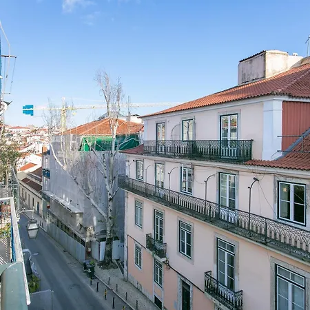 דירה Spacious, Bright And Newly Renovated 2 Bedroom Apartment, Historical Center, Madragoa ליסבון