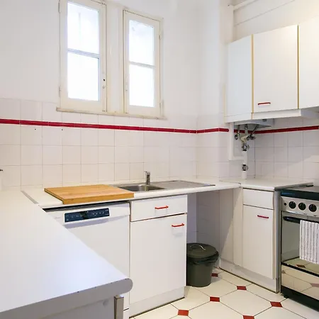 Spacious, Bright And Newly Renovated 2 Bedroom Apartment, Historical Center, Madragoa Apartment *