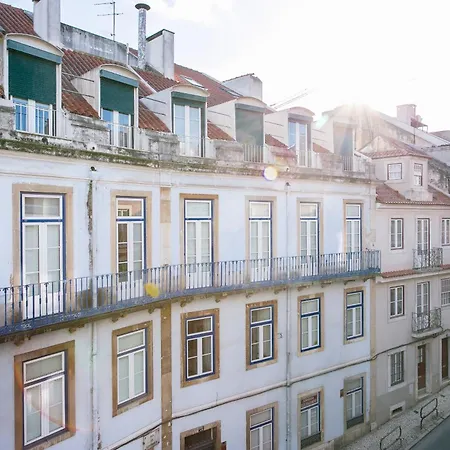 Spacious, Bright And Newly Renovated 2 Bedroom Apartment, Historical Center, Madragoa Lissabon