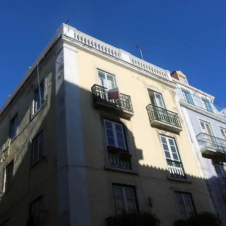 Spacious, Bright And Newly Renovated 2 Bedroom Apartment, Historical Center, Madragoa Apartment *