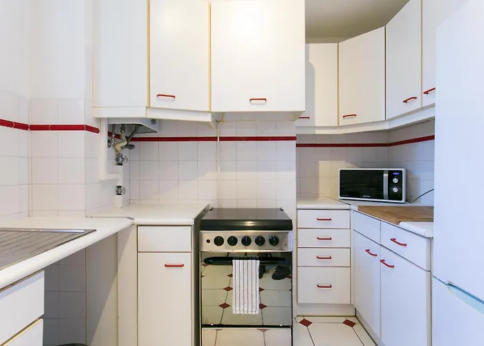 Apartmán Spacious, Bright And Newly Renovated 2 Bedroom Apartment, Historical Center, Madragoa