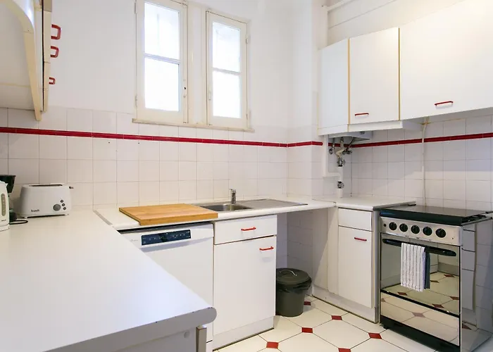 Spacious, Bright And Newly Renovated 2 Bedroom Apartment, Historical Center, Madragoa Apartmán *