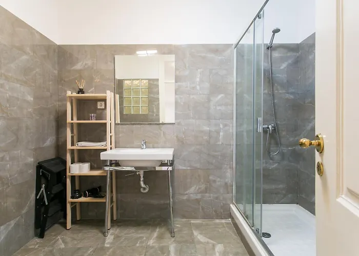 Apartmán Spacious, Bright And Newly Renovated 2 Bedroom Apartment, Historical Center, Madragoa