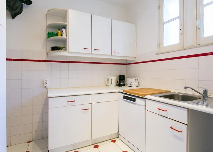 Spacious, Bright And Newly Renovated 2 Bedroom Apartment, Historical Center, Madragoa Apartmán Lisboa